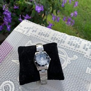 ESP Serpent Watch not sure if it Women’s or Men’s Pre owned needs a battery